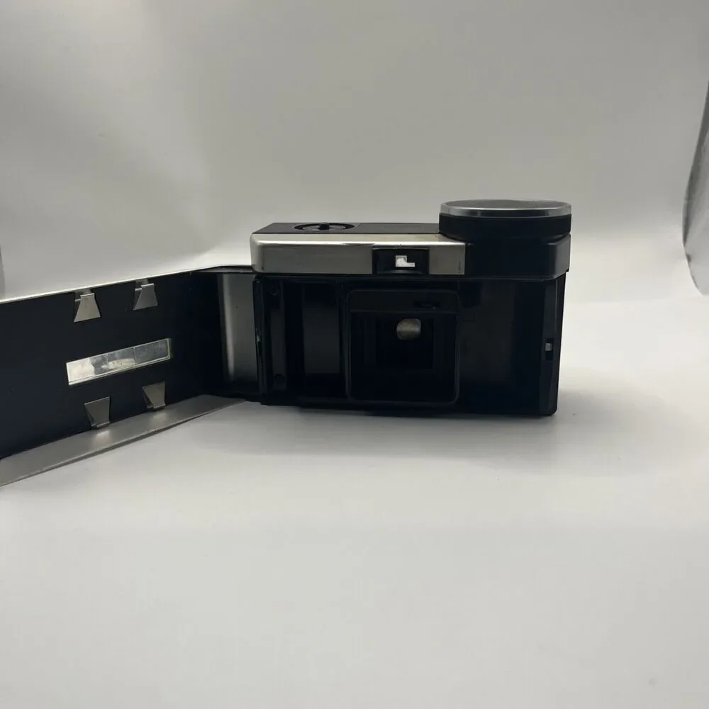 Kodak Instamatic 404 Camera with Strap, Tested And Working